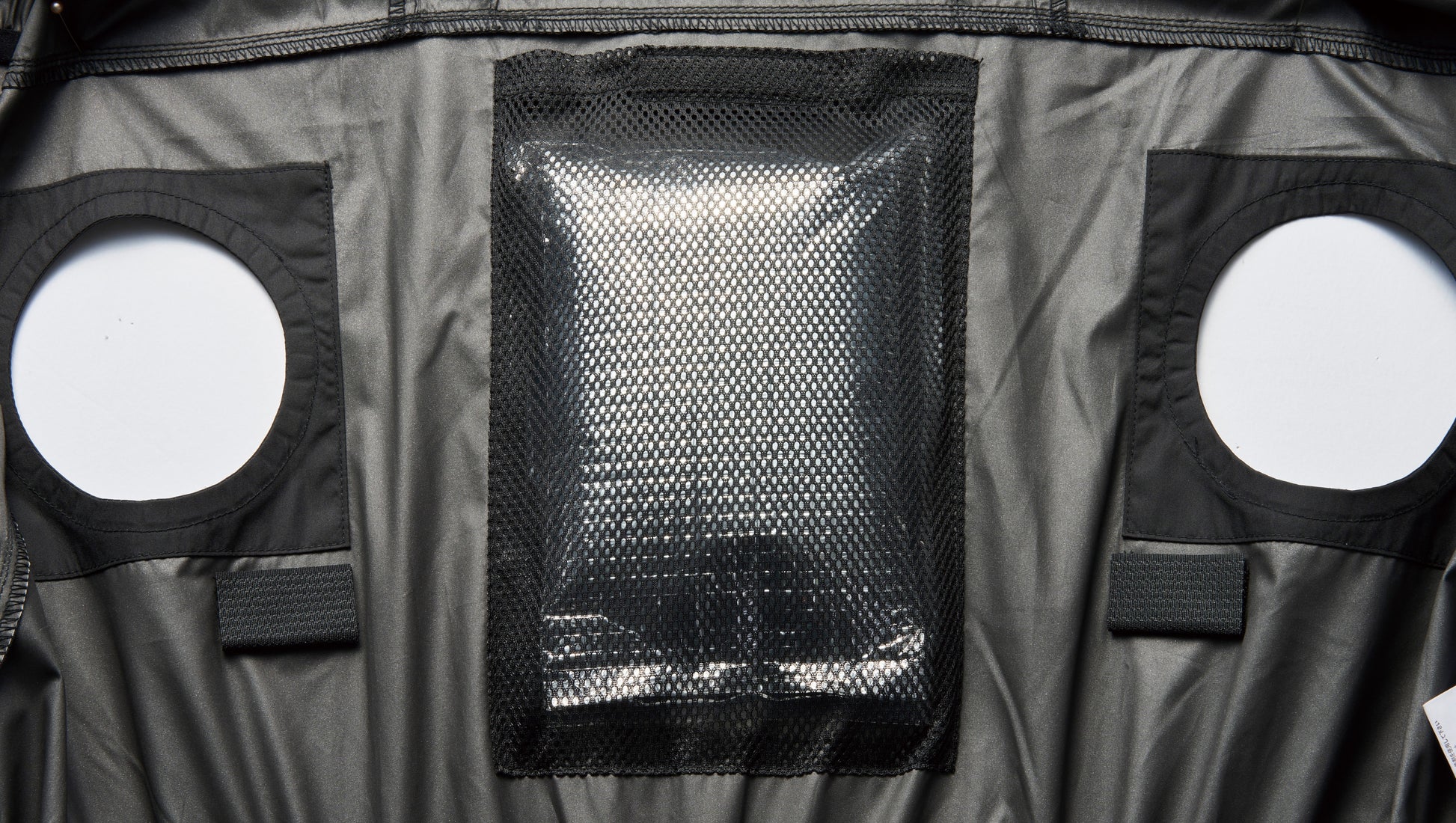 背中保冷剤ポケット